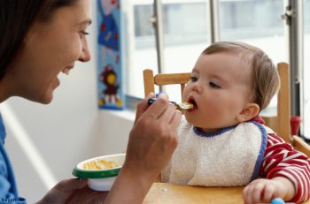 غذا دادن به کودک